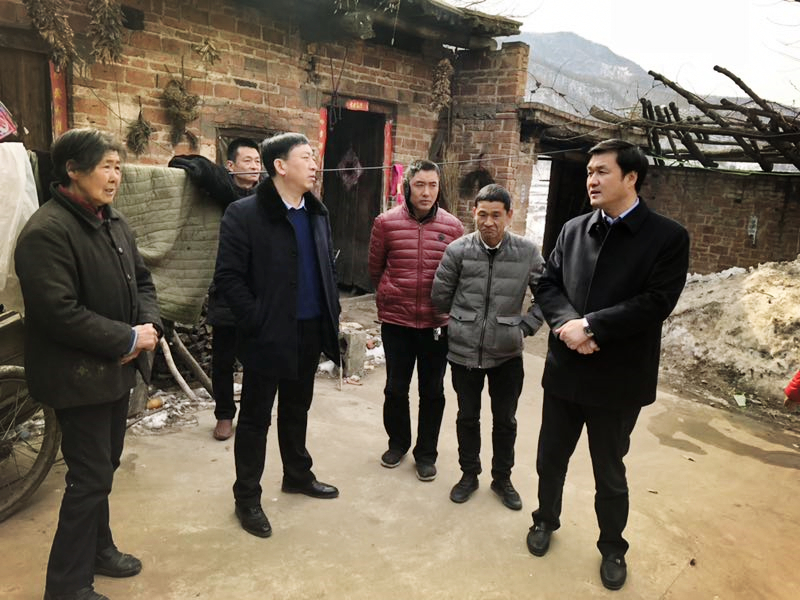 民建“組團(tuán)”慰問(wèn)，企業(yè)送溫暖到家
